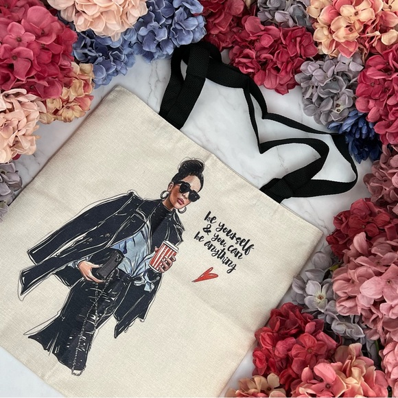 Eco-Friendly High Fashion Strong Woman Folding Tote Bag - Picture 5 of 15